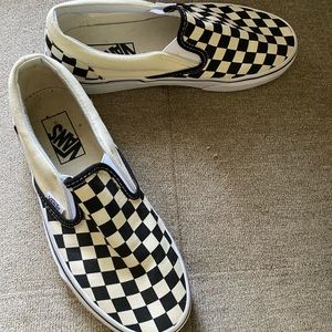 Women’s size 8 checkered vans.